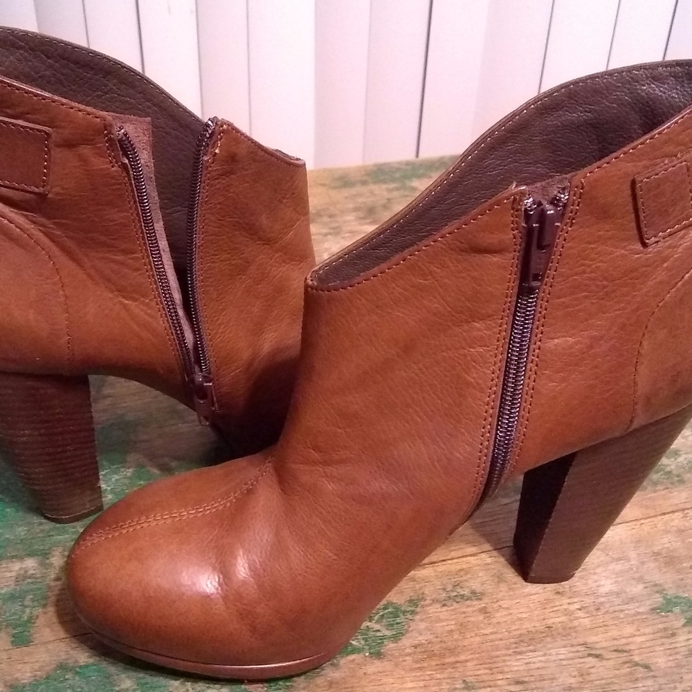 Vic, Ankle High Boot, Women’s Shoes, Euro 38/US 7, Italy - Picture 2 of 7